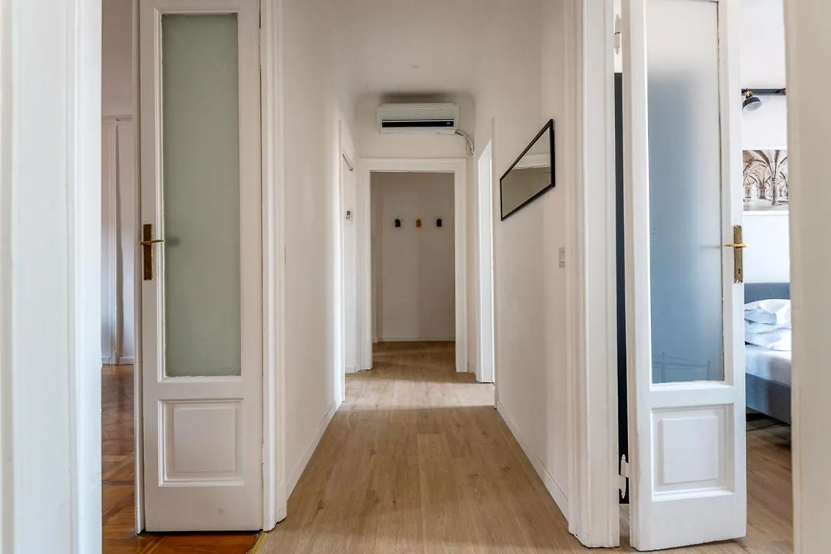 Exclusive 3 Bedrooms Apartment In Brera Milano 0*,