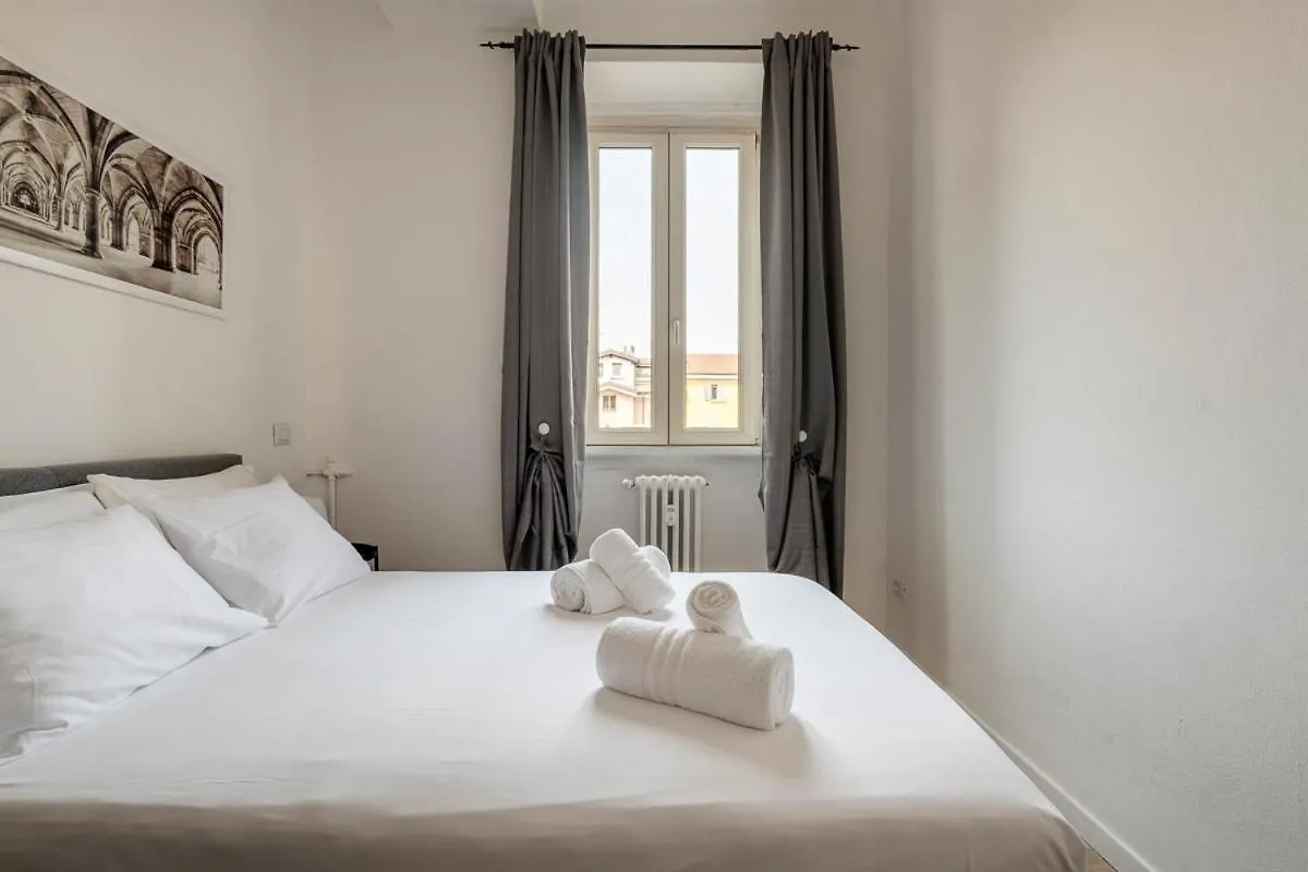 Exclusive 3 Bedrooms Apartment In Brera Milano 0*,